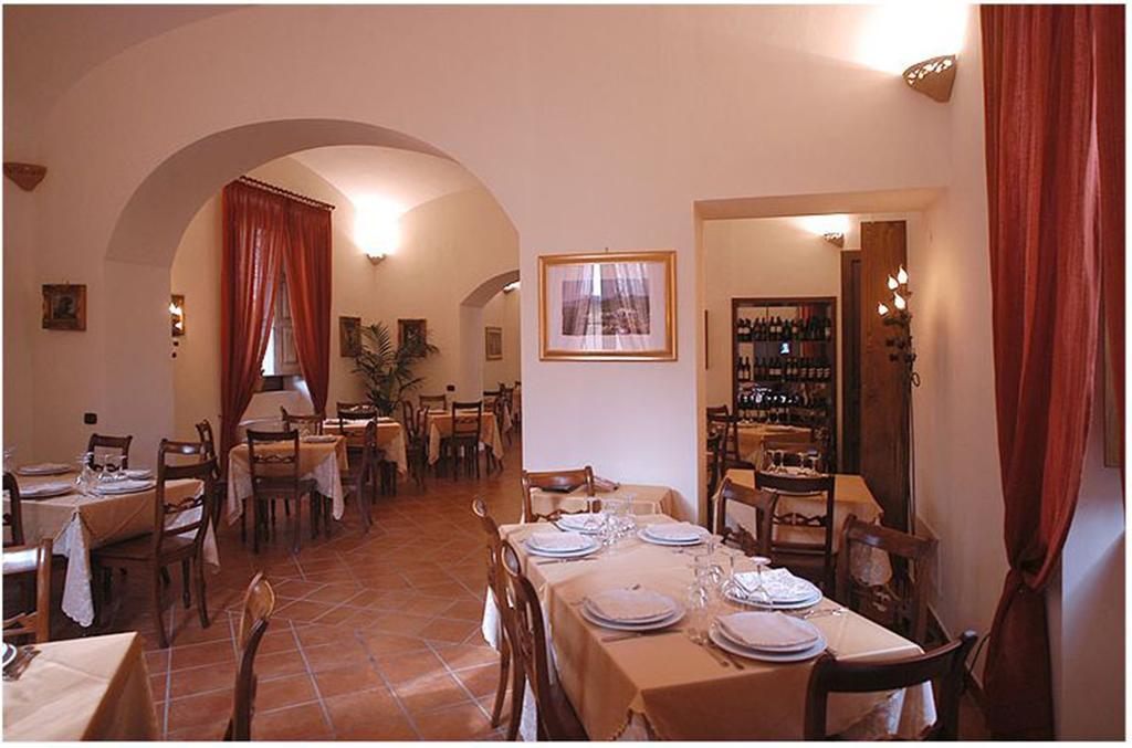 Hotel Ristorante Novecento Касерта Екстериор снимка