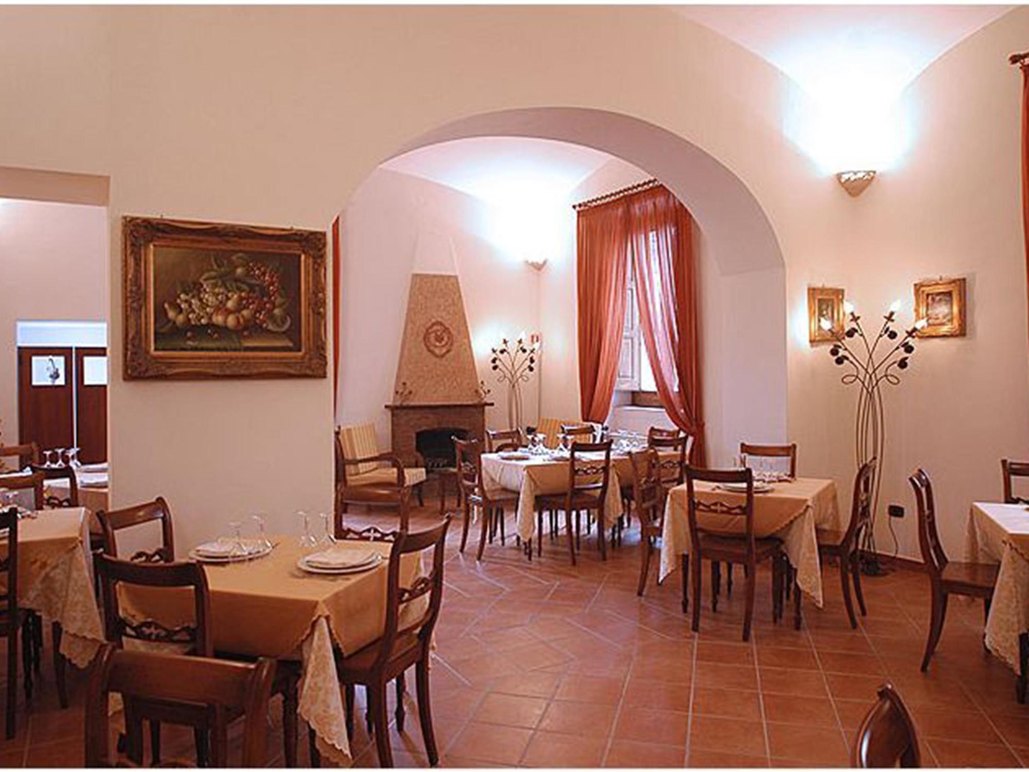 Hotel Ristorante Novecento Касерта Екстериор снимка