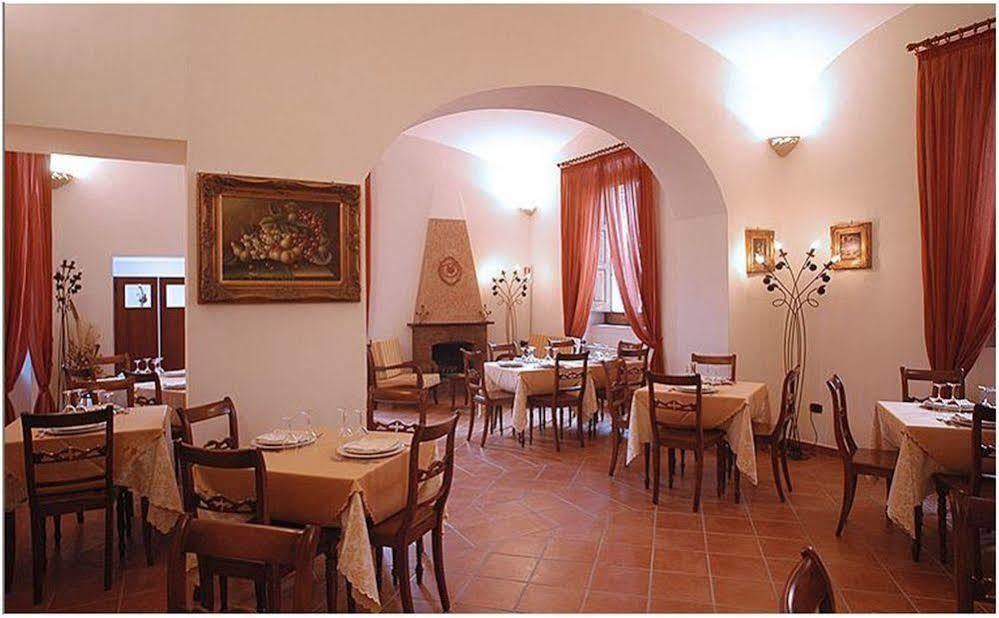 Hotel Ristorante Novecento Касерта Екстериор снимка
